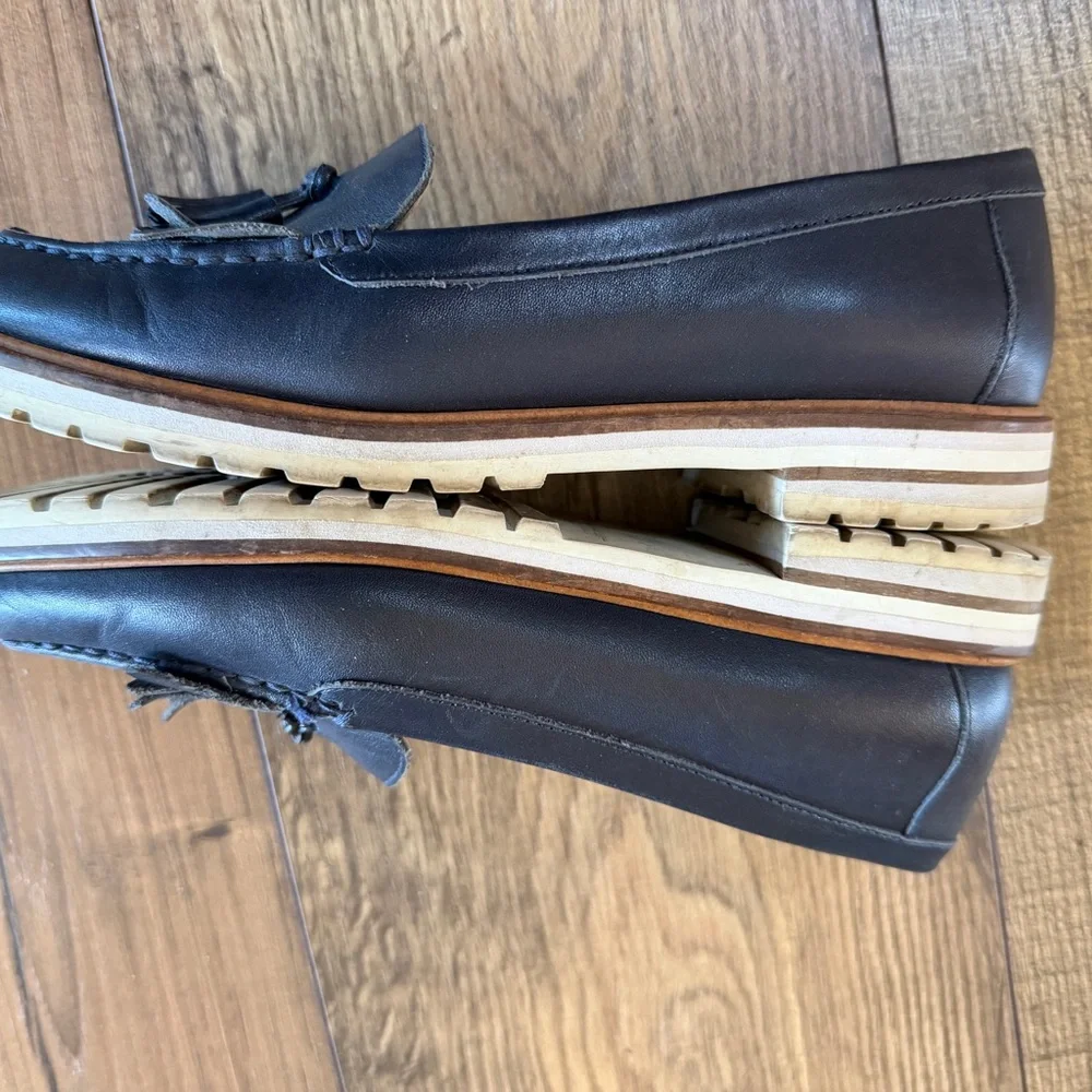 Talbots‎ Ladies Size 6 Elegant Navy Loafers with Fringe Detail